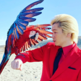 カズレーザーの実家金持ち説を家族構成や生い立ちから徹底検証