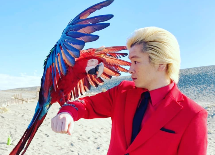 カズレーザーの実家金持ち説を家族構成や生い立ちから徹底検証