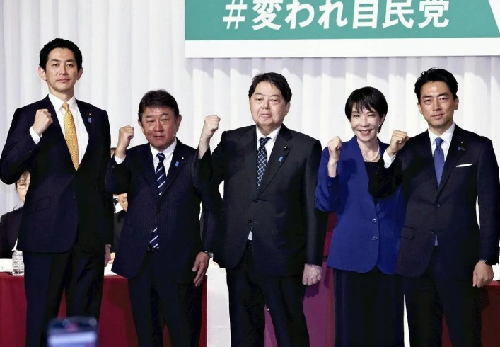 小泉進次郎の身長は本当は低い？サバ疑惑と体重まで解説比較